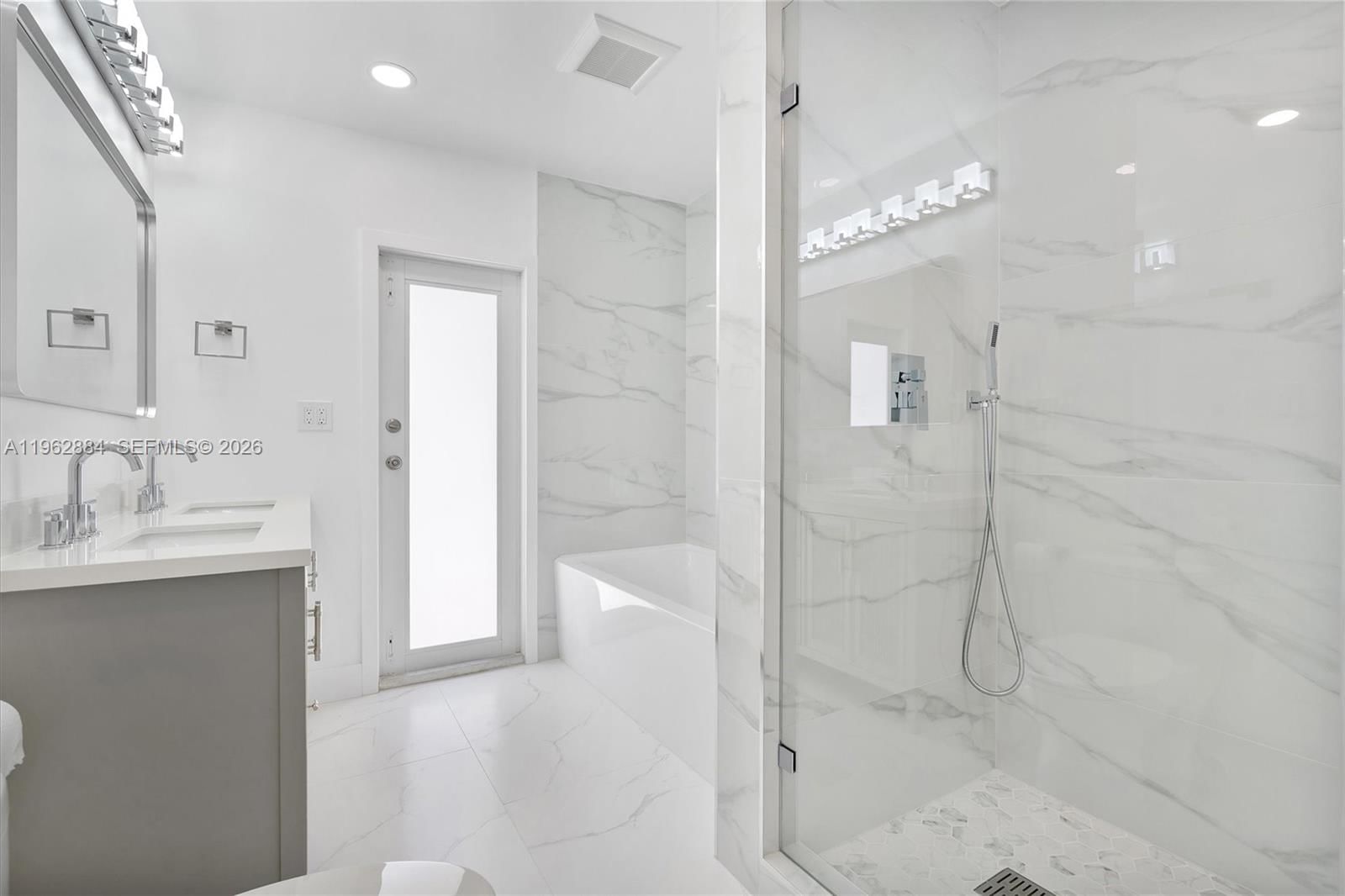 5711 NE 20th Ter - 32