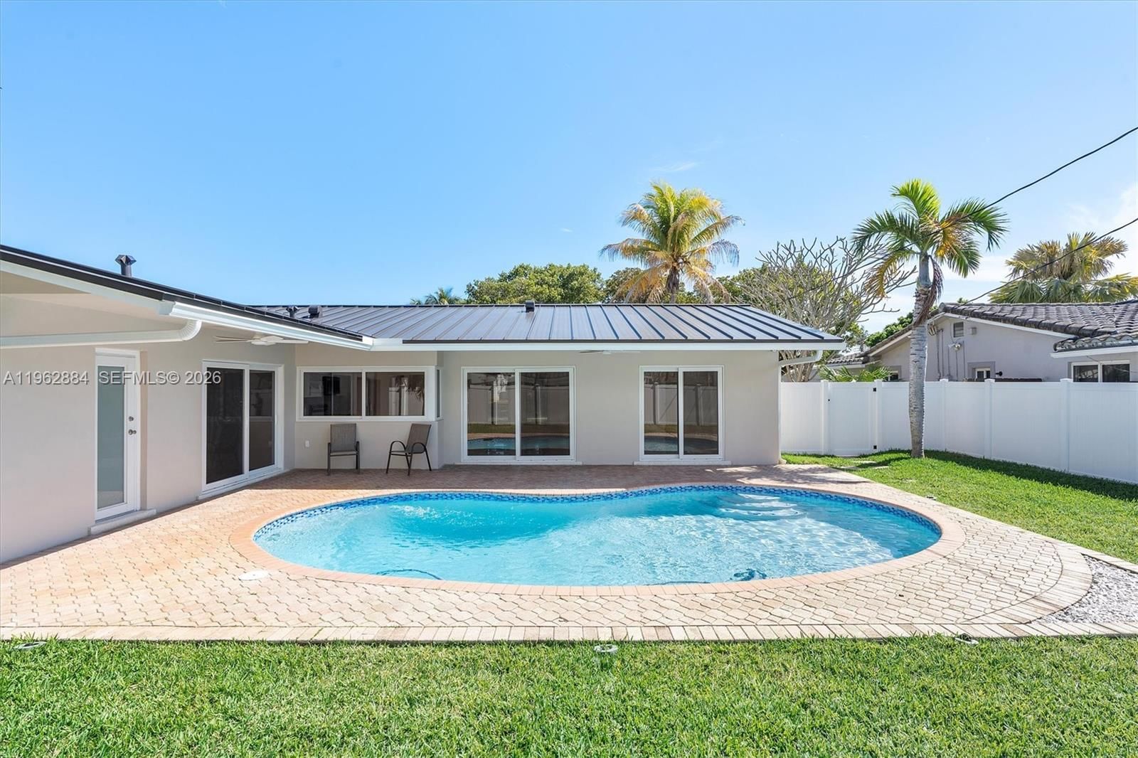 5711 NE 20th Ter - 56