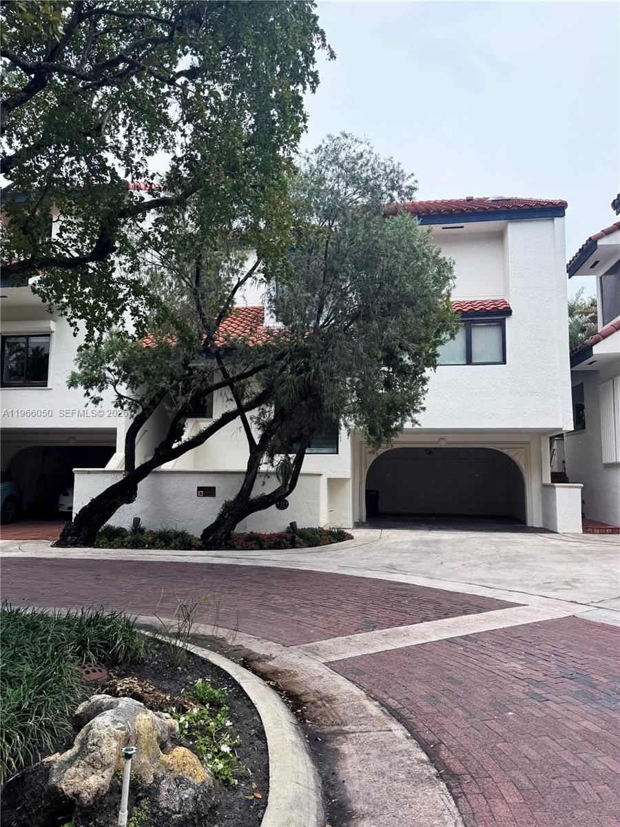 2000 S BAYSHORE DR, Unit 13 - 1