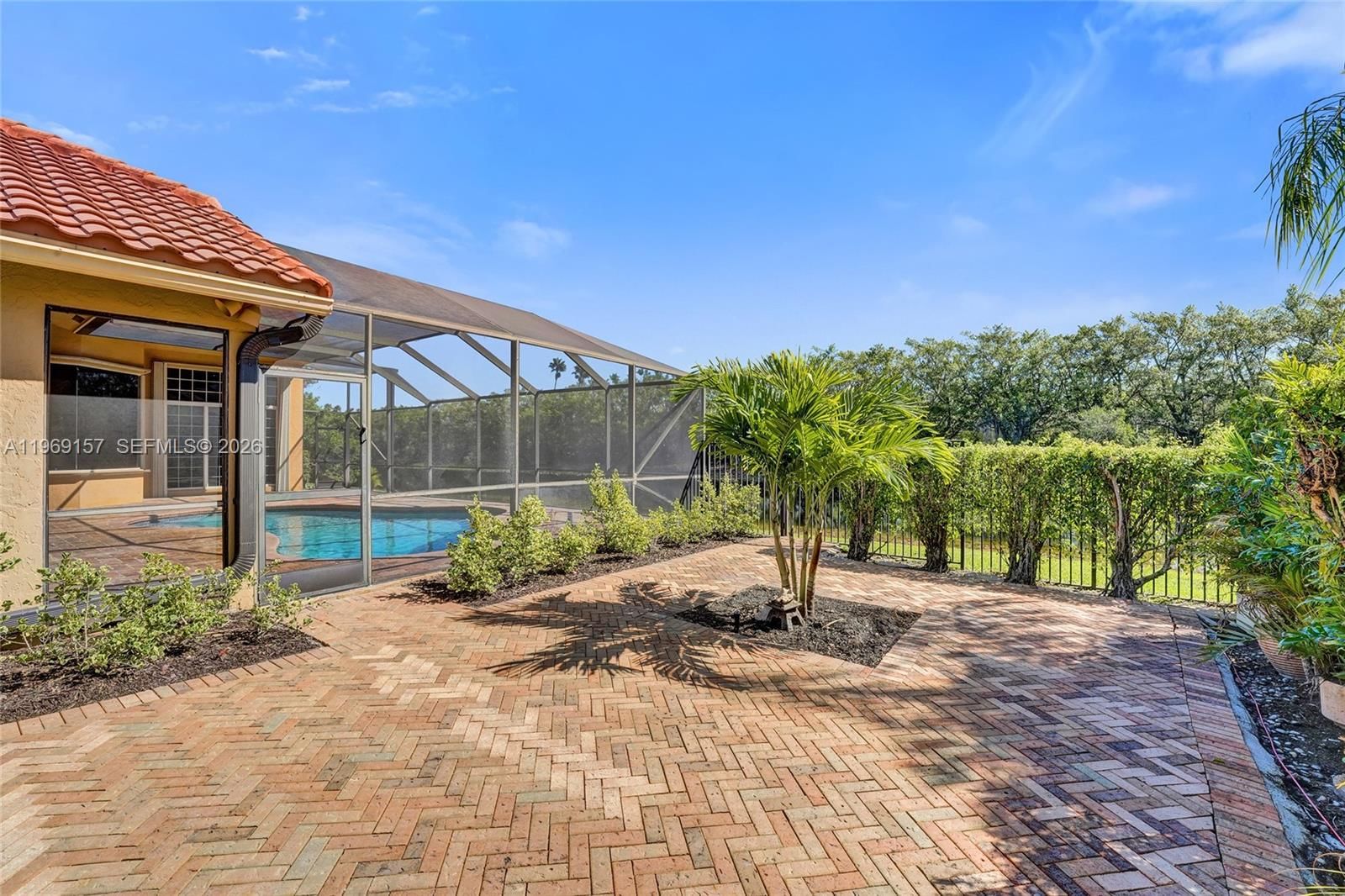 3280 Huntington - 32