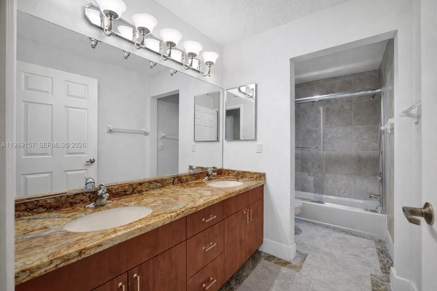 3280 Huntington - 40