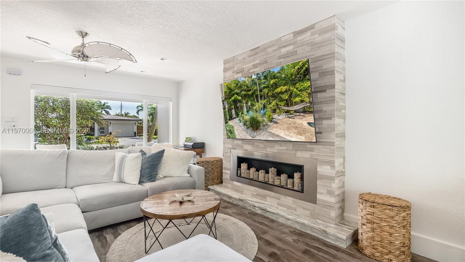 2037 WINDWARD DR - 23