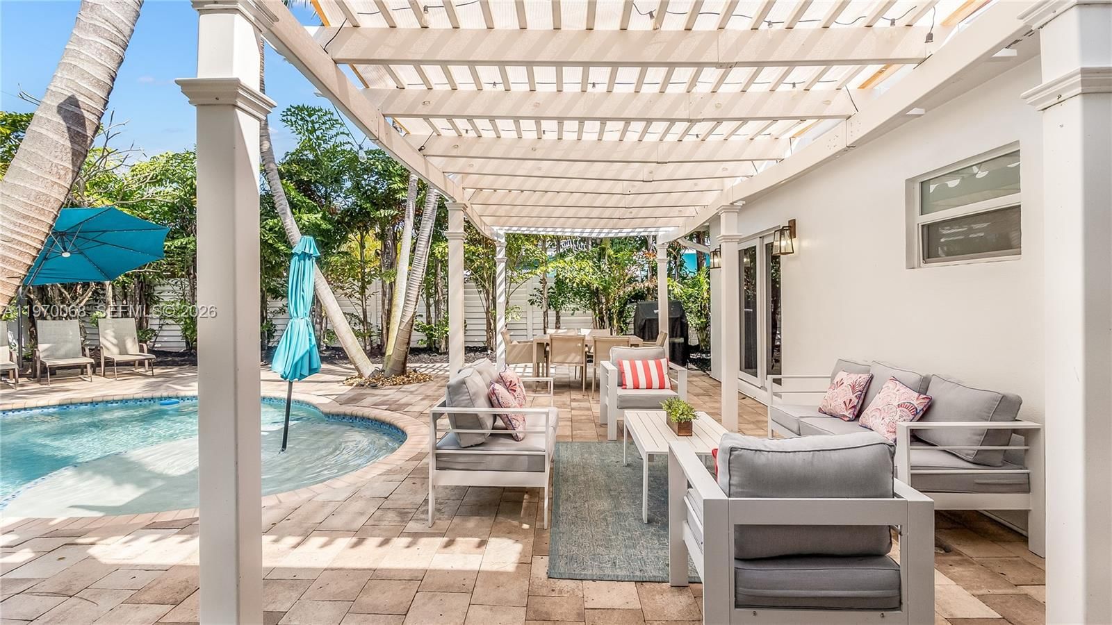 2037 WINDWARD DR - 40