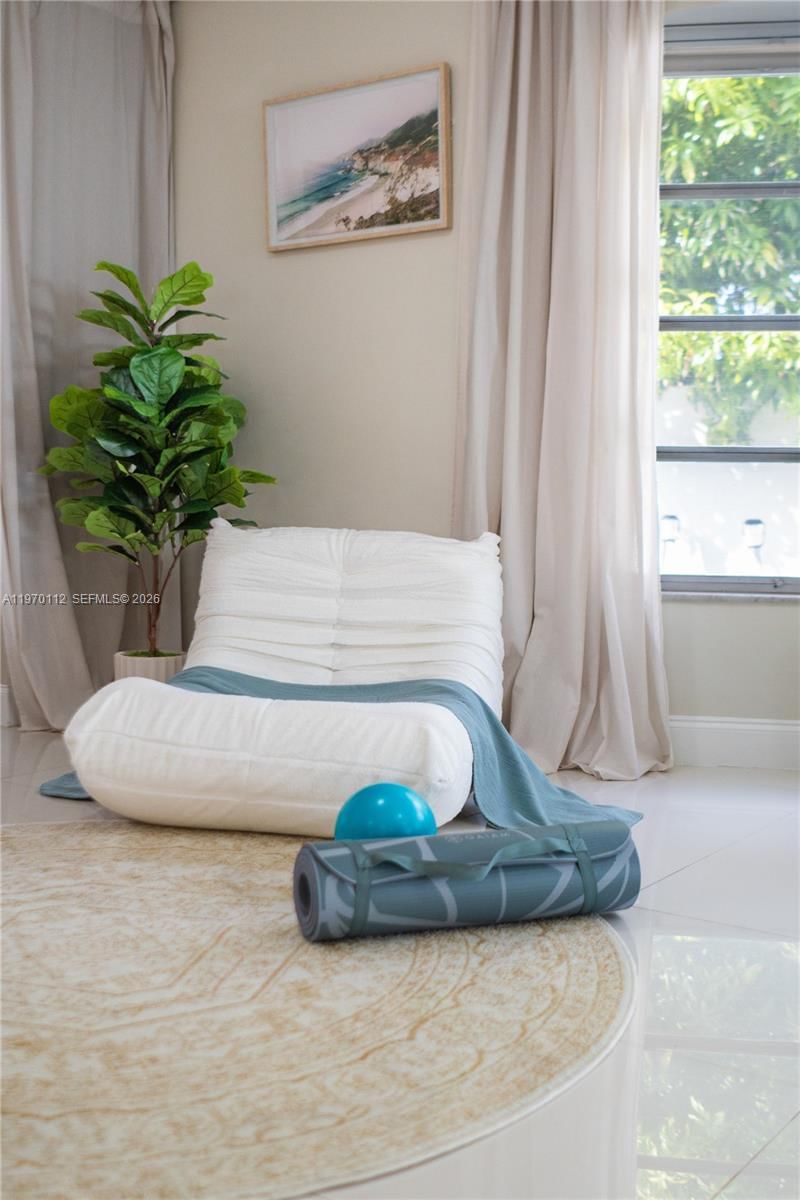 2121 NE 62nd St - 21