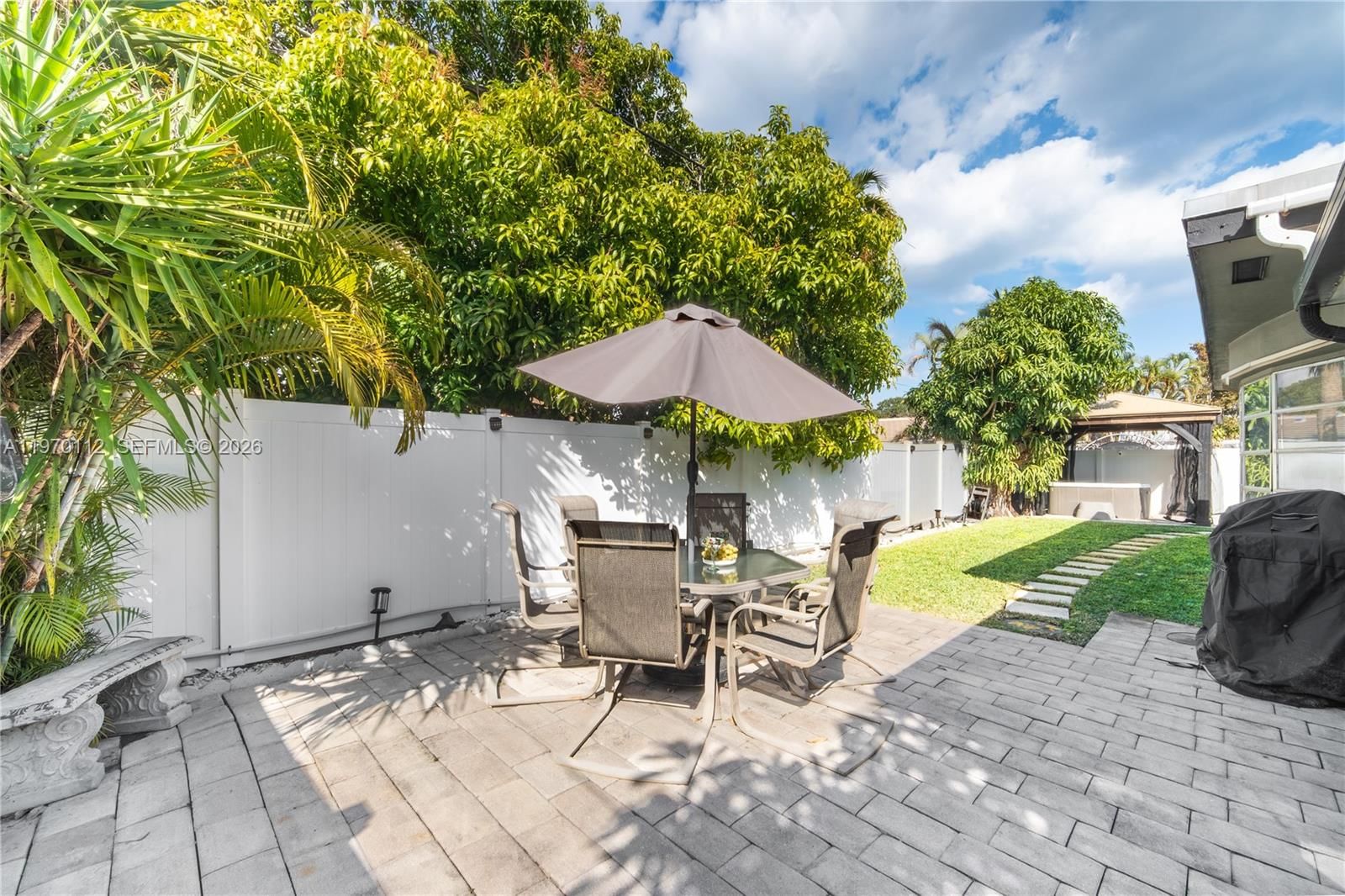 2121 NE 62nd St - 29