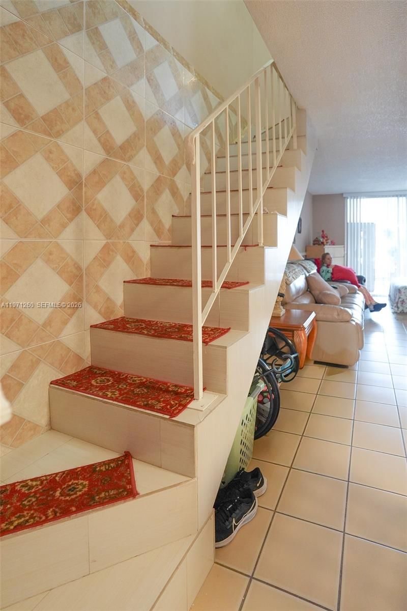 1159 W 40TH ST, Unit 16 - 13