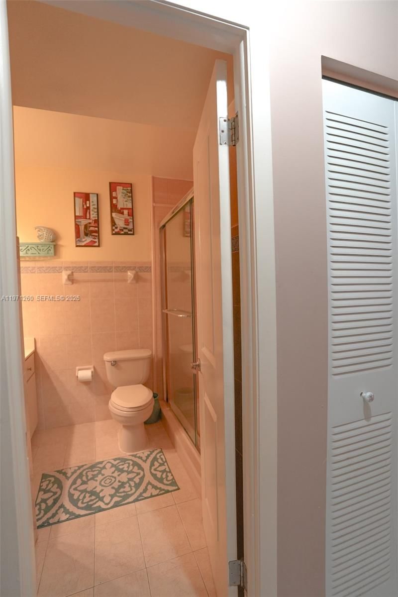 1159 W 40TH ST, Unit 16 - 18