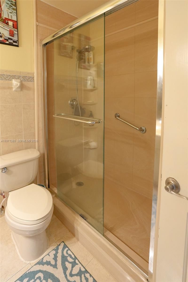 1159 W 40TH ST, Unit 16 - 19