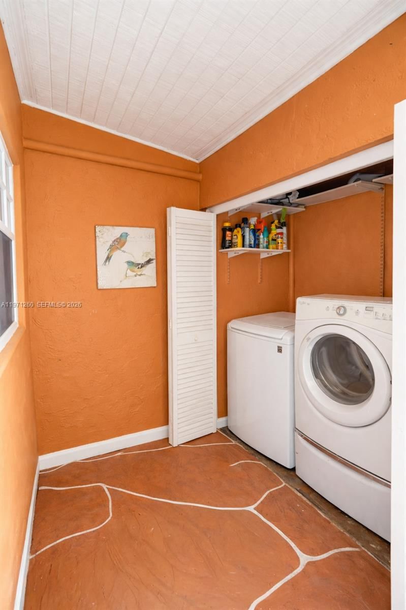 1159 W 40TH ST, Unit 16 - 5