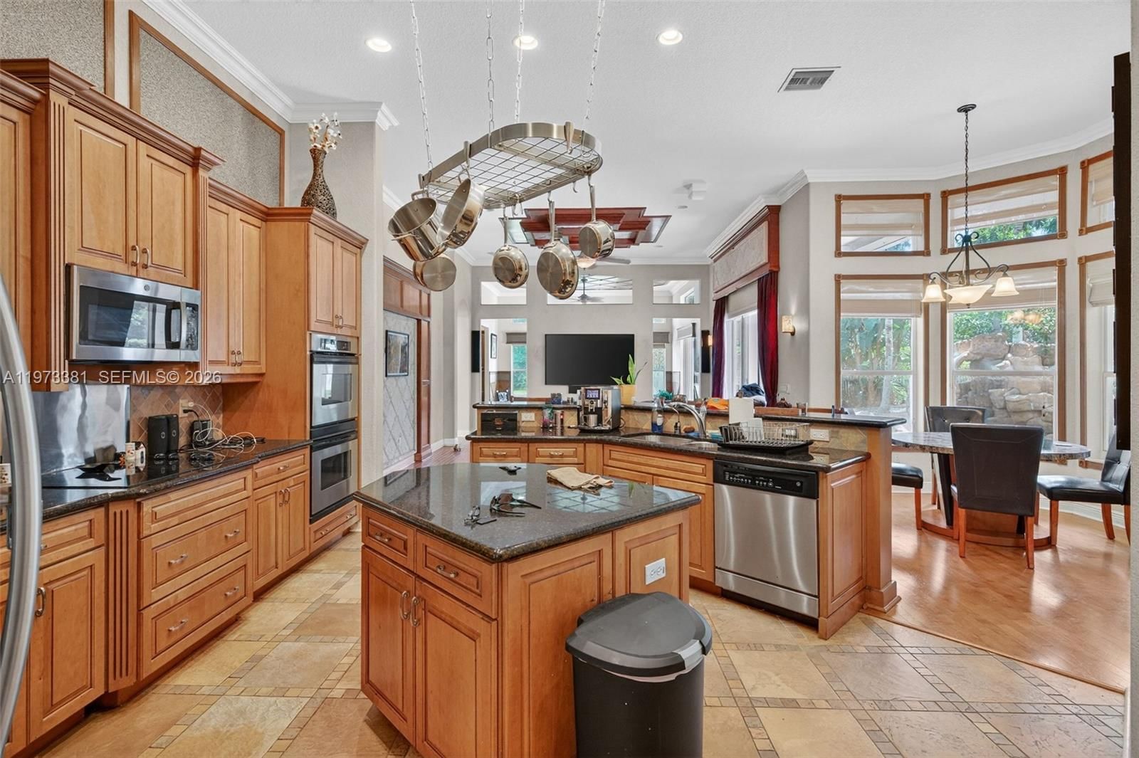 3792 CHURCHILL DOWNS DR - 20