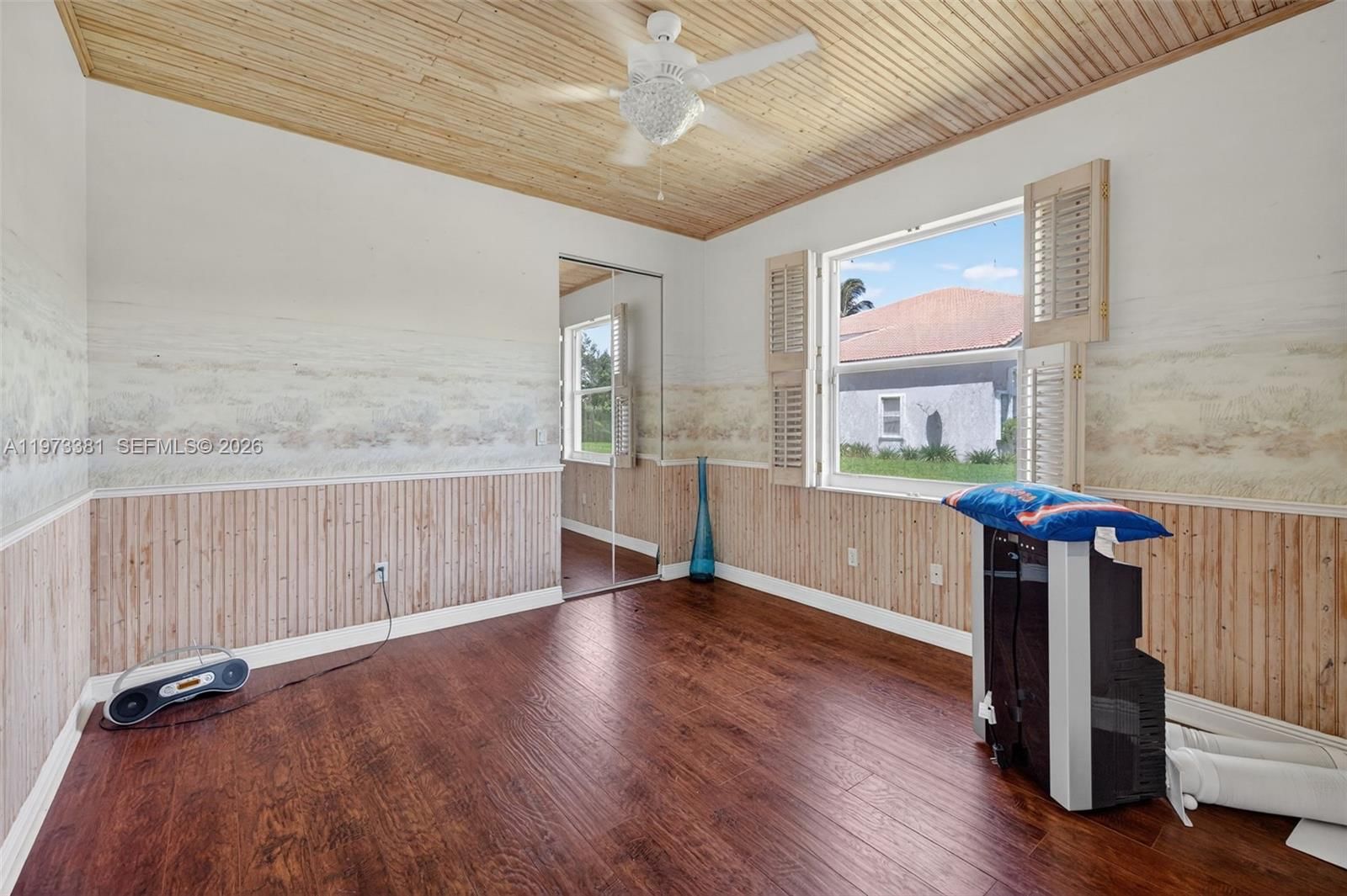 3792 CHURCHILL DOWNS DR - 48