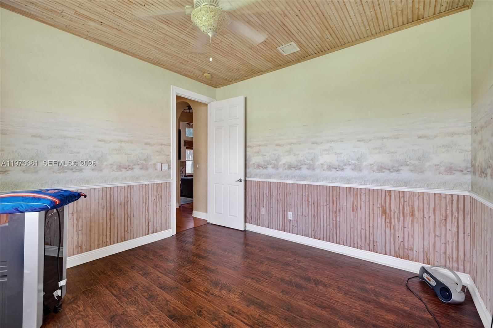 3792 CHURCHILL DOWNS DR - 50