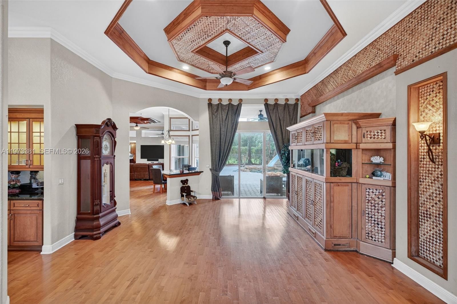 3792 CHURCHILL DOWNS DR - 6