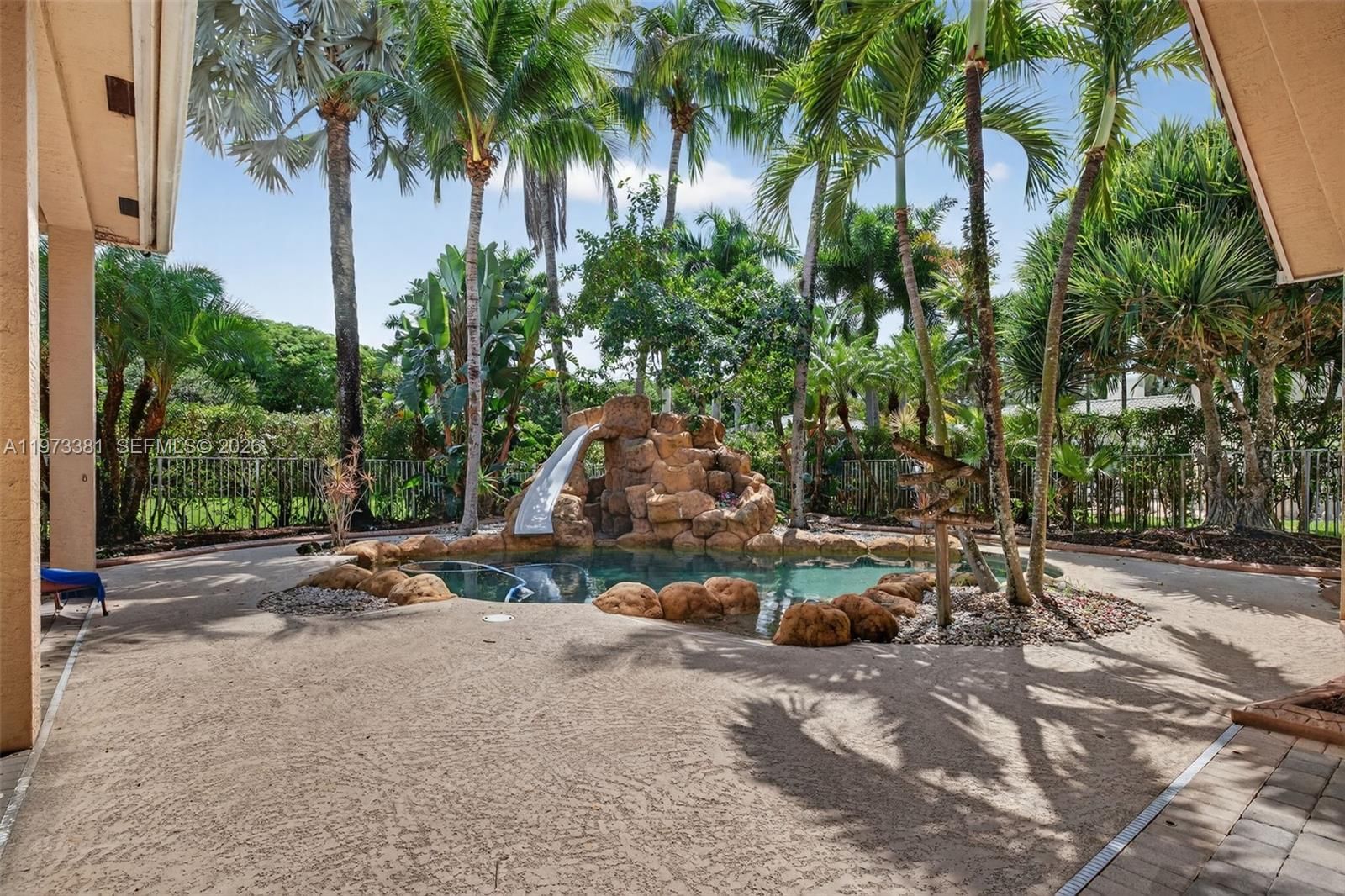 3792 CHURCHILL DOWNS DR - 61