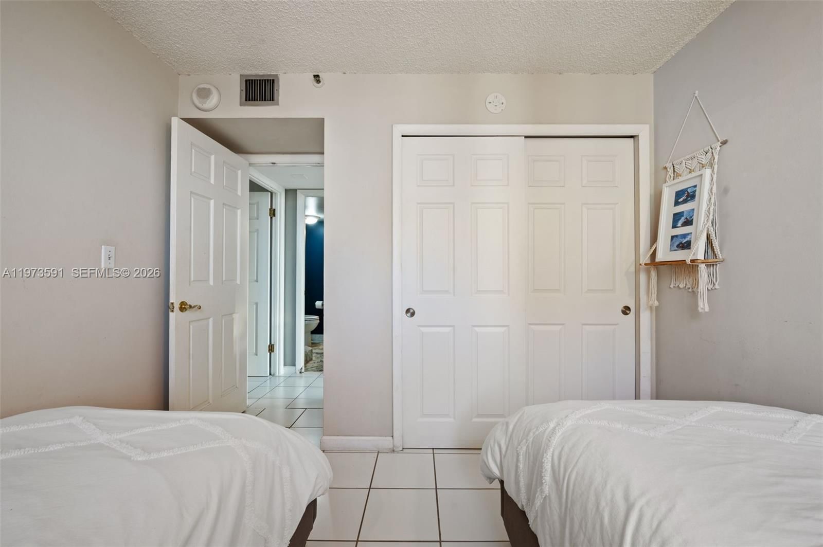 2555 COLLINS AVE, Unit 1002 - 19