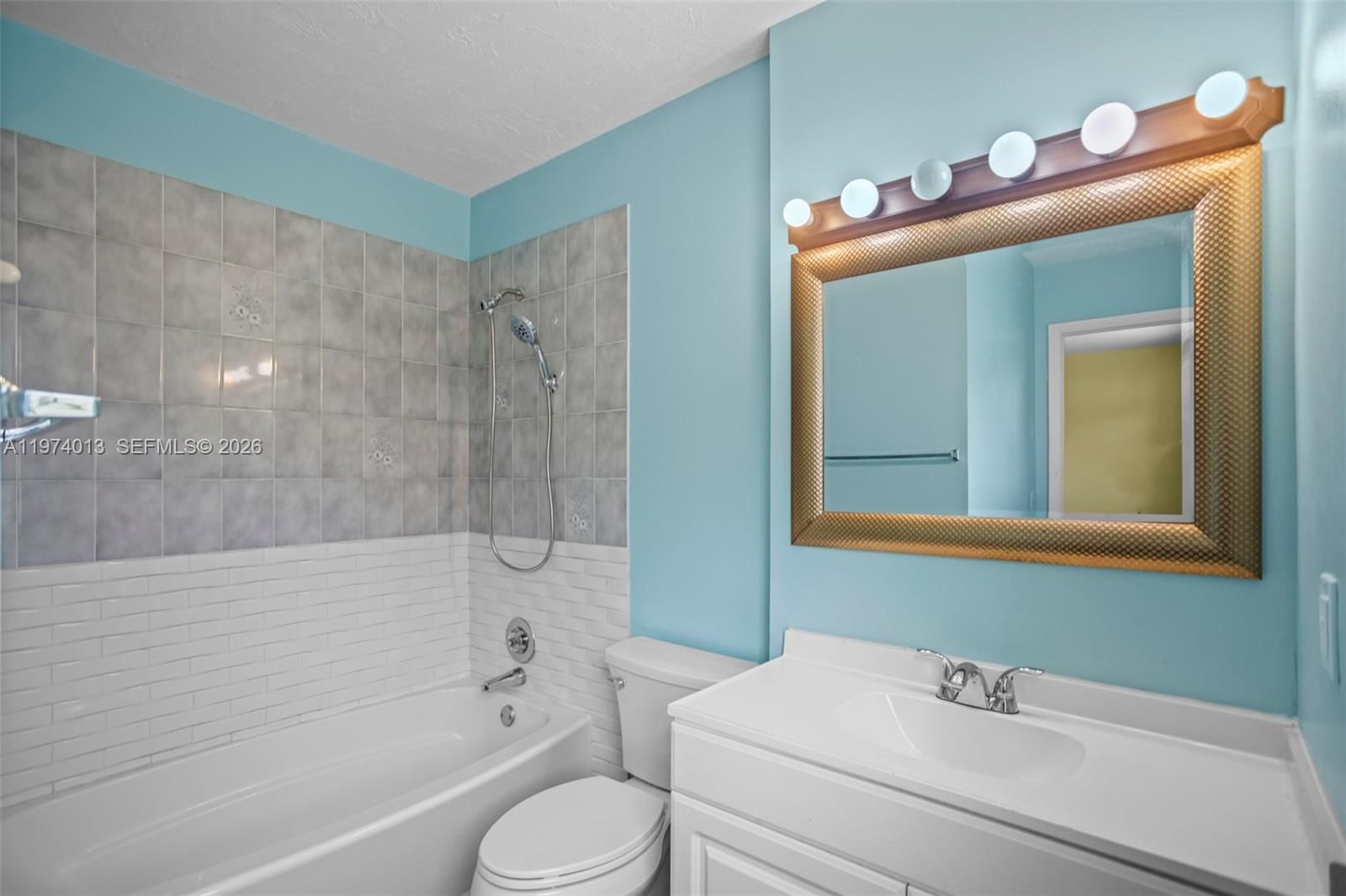 12261 LAKE LOOP RD - 33