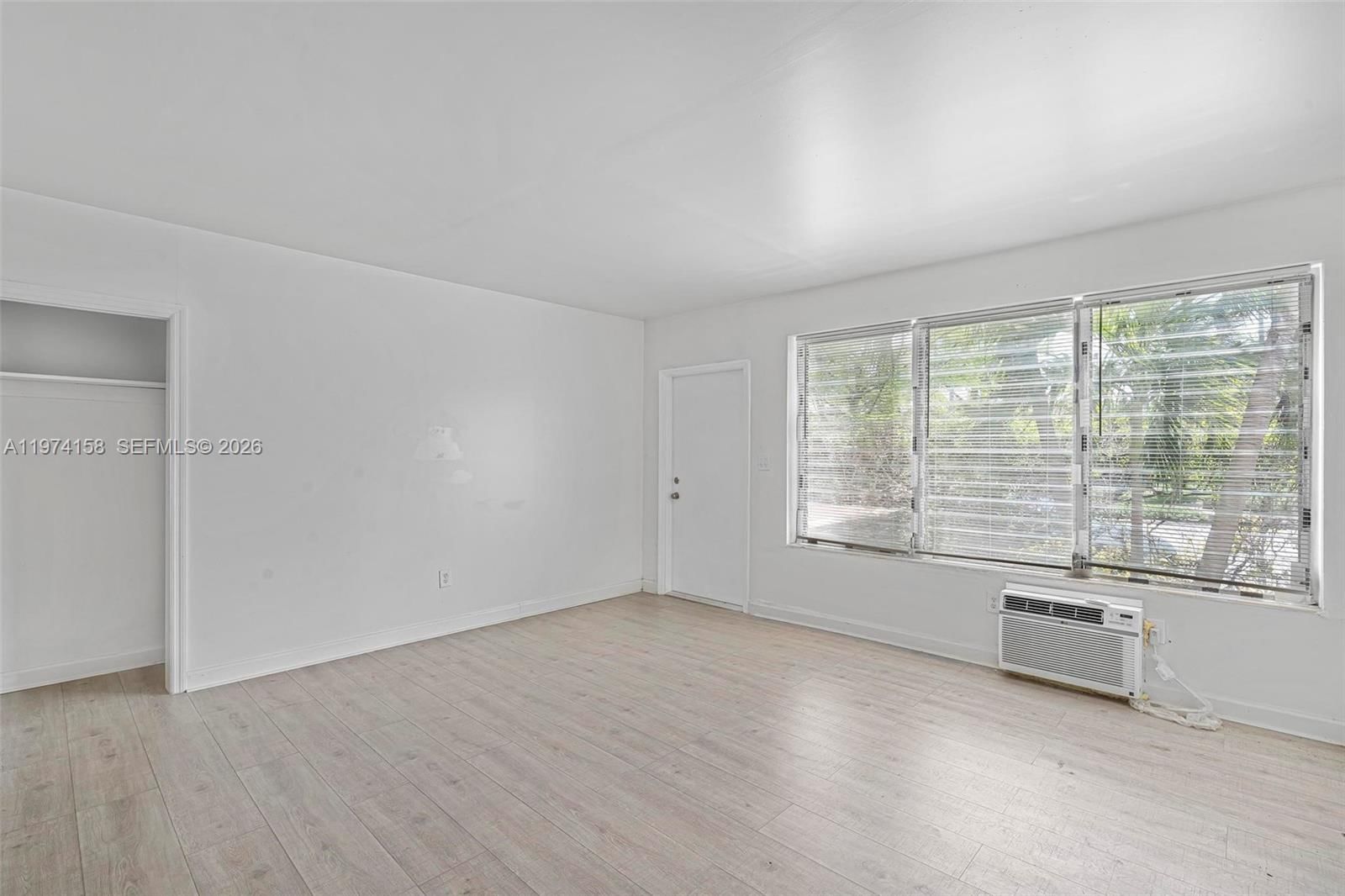 8031 HAWTHORNE AVE - 6