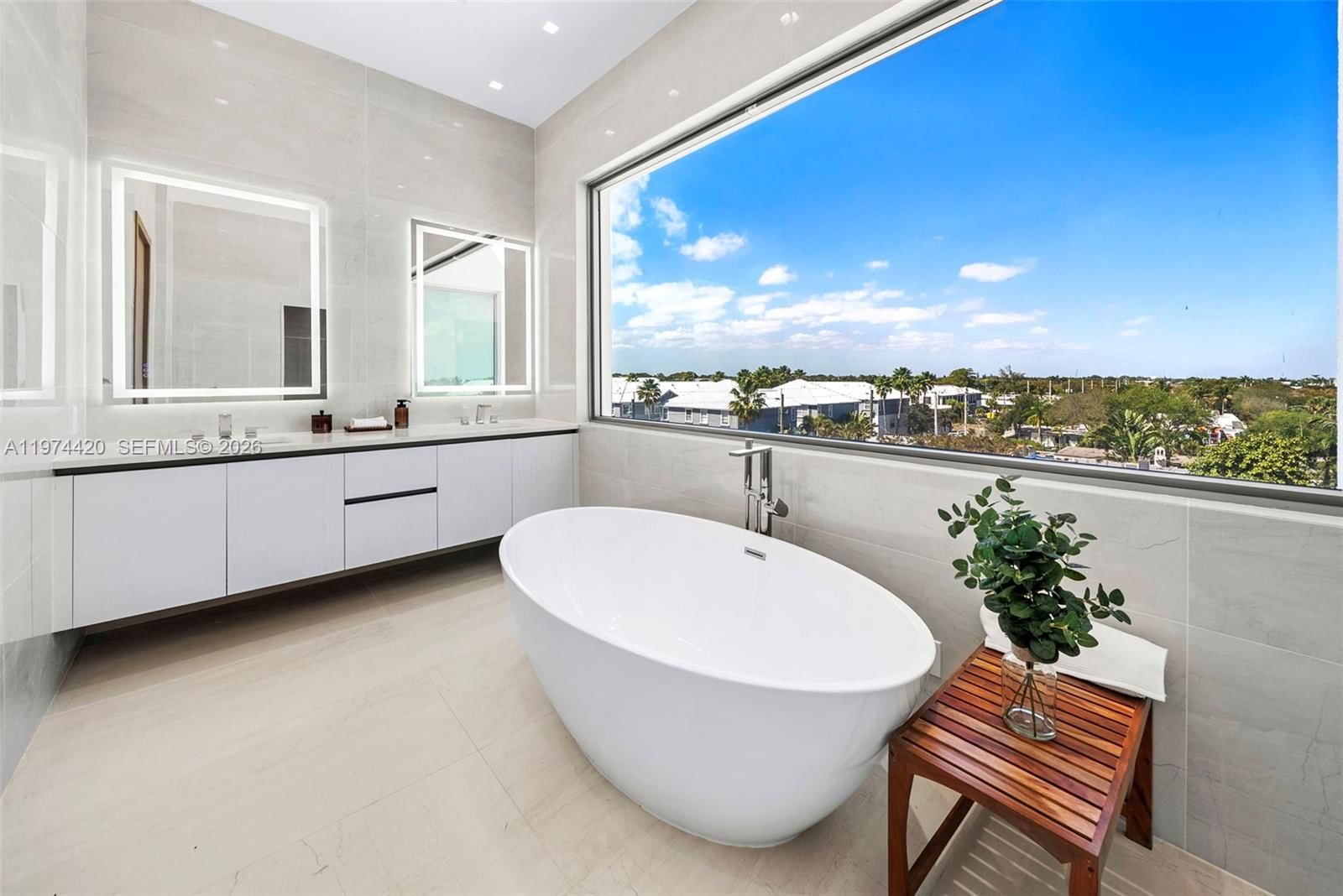 246 NE 6TH AVE, Unit PH - 18