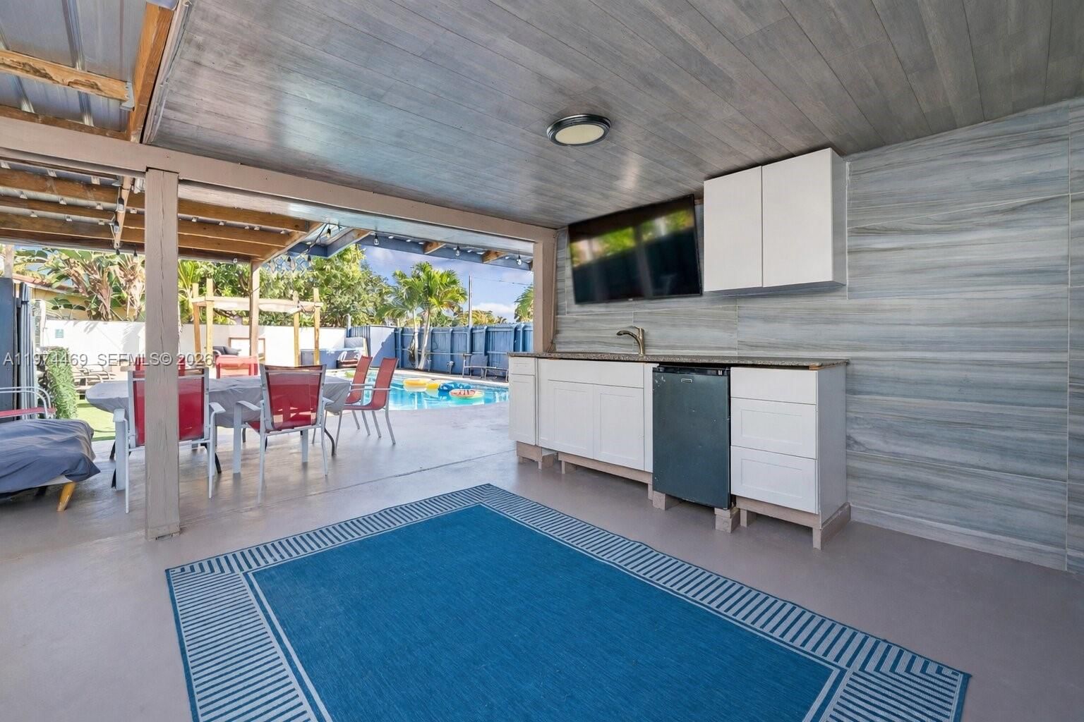 1300 NW 7th Ave - 33