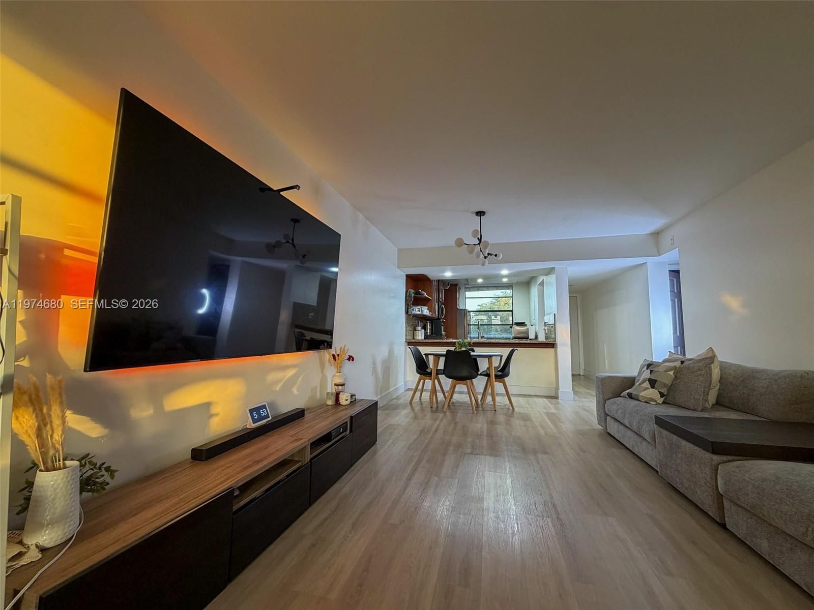 1709 WHITE HALL DR, Unit 405 - 1