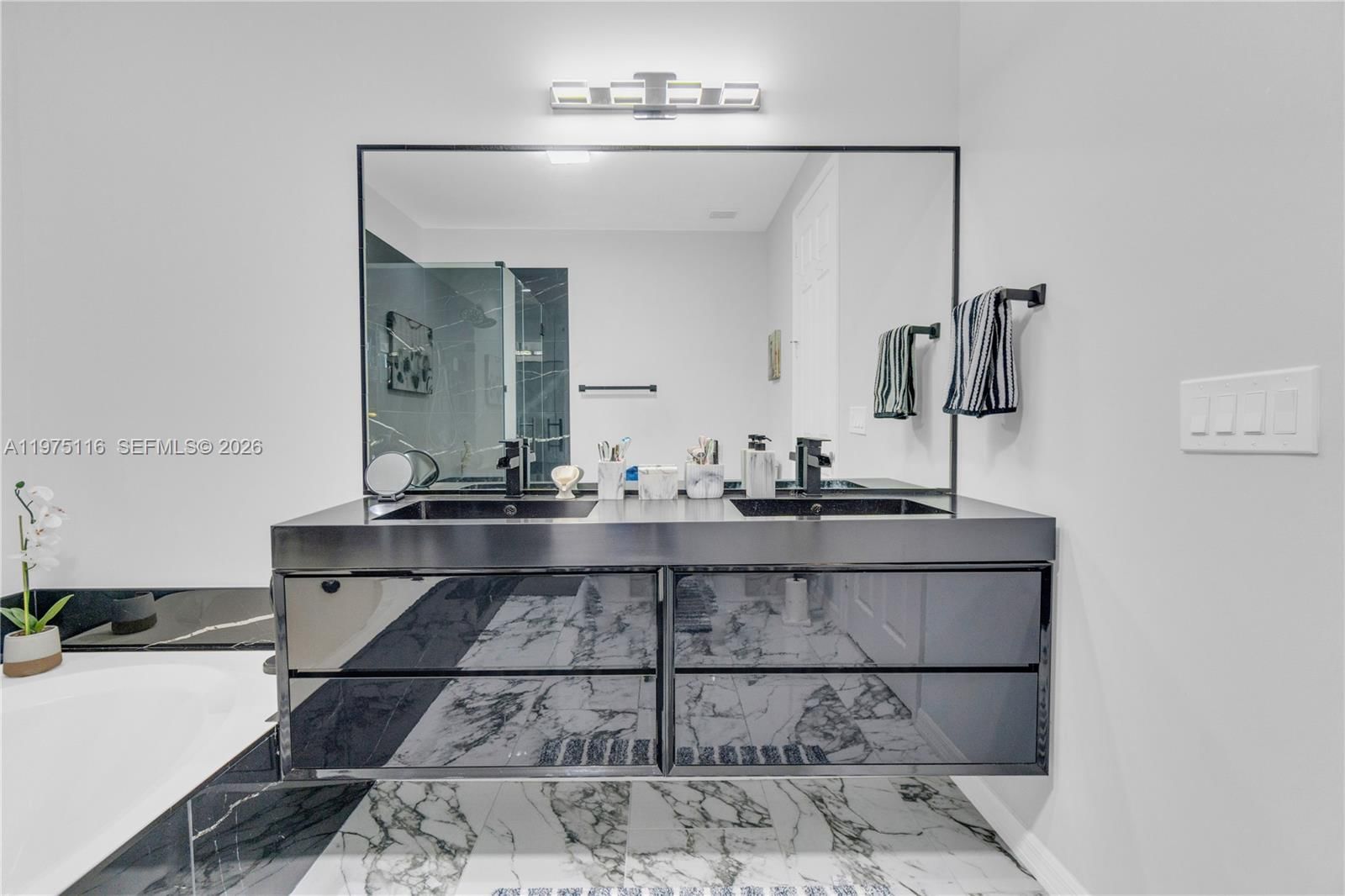 1019 W LONGPORT CIR, Unit 5A - 20