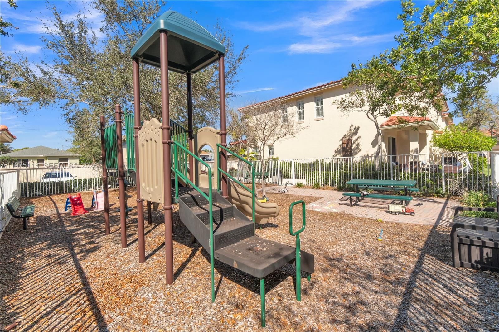 1019 W LONGPORT CIR, Unit 5A - 35