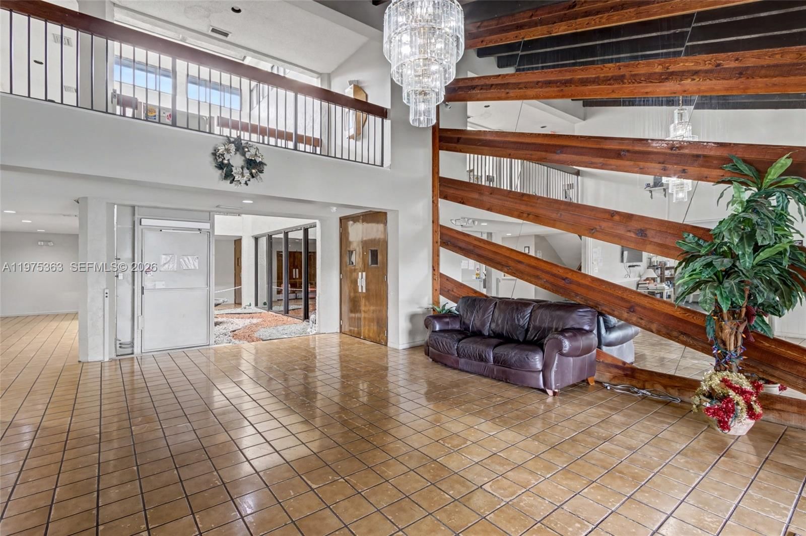 6701 N University Dr, Unit 210 - 27