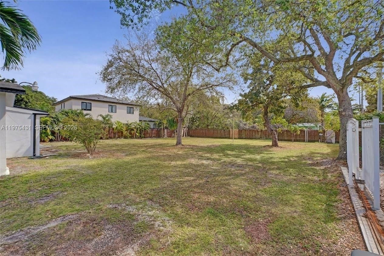 11809 NE 1st Ave - 33