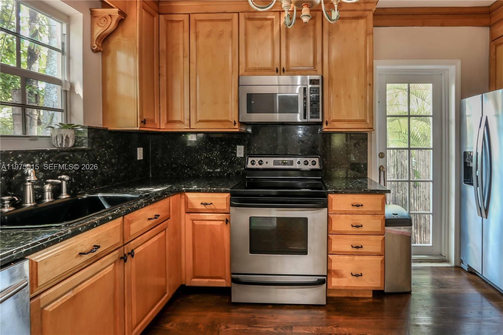 1260 LA MANCHA AVE - 10