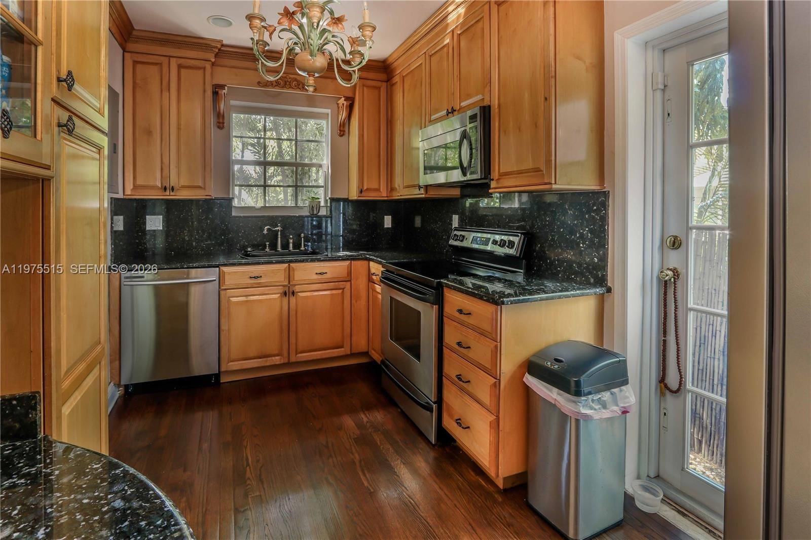 1260 LA MANCHA AVE - 9