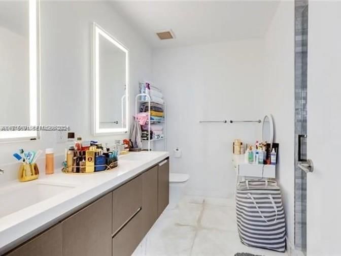 851 NE 1st Ave, Unit 3000 - 14