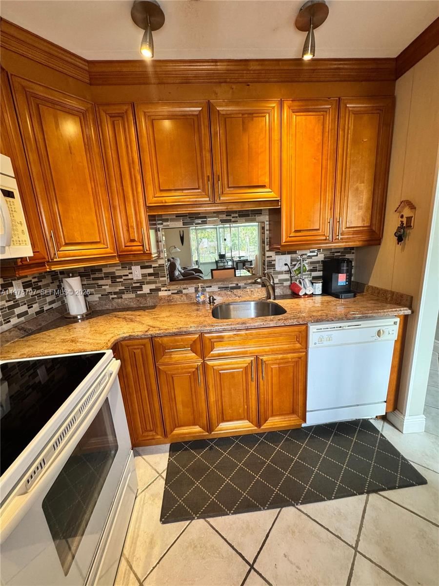 5121 W Oakland Park Blvd, Unit 204 - 6