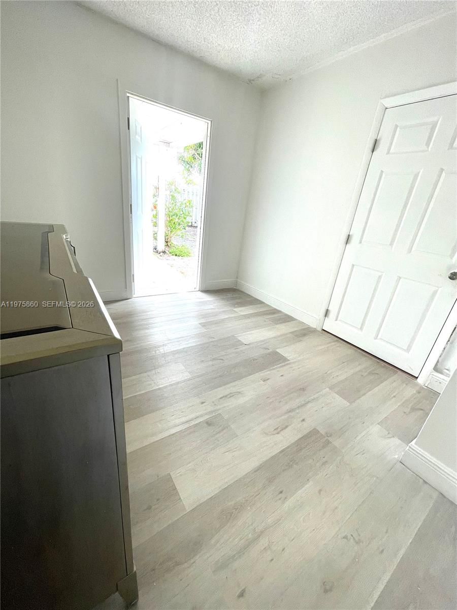 9604 NW 49th St - 16