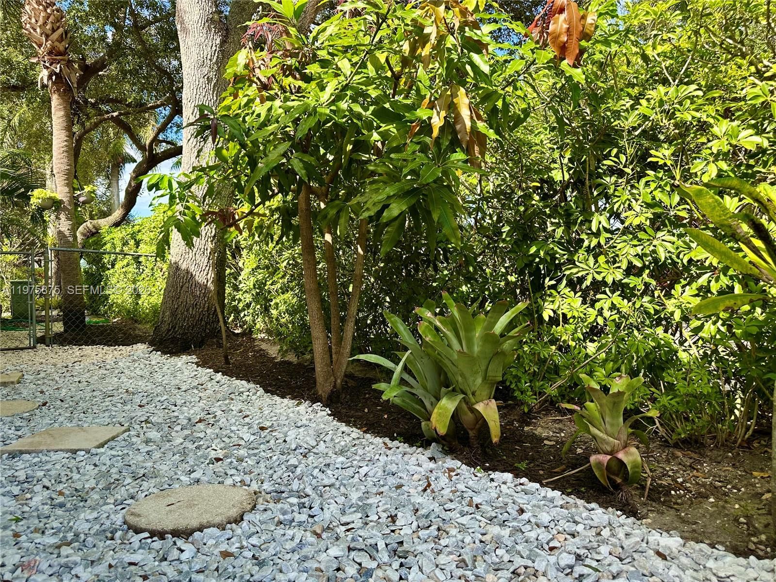 1335 E Barwick Ranch Cir - 23