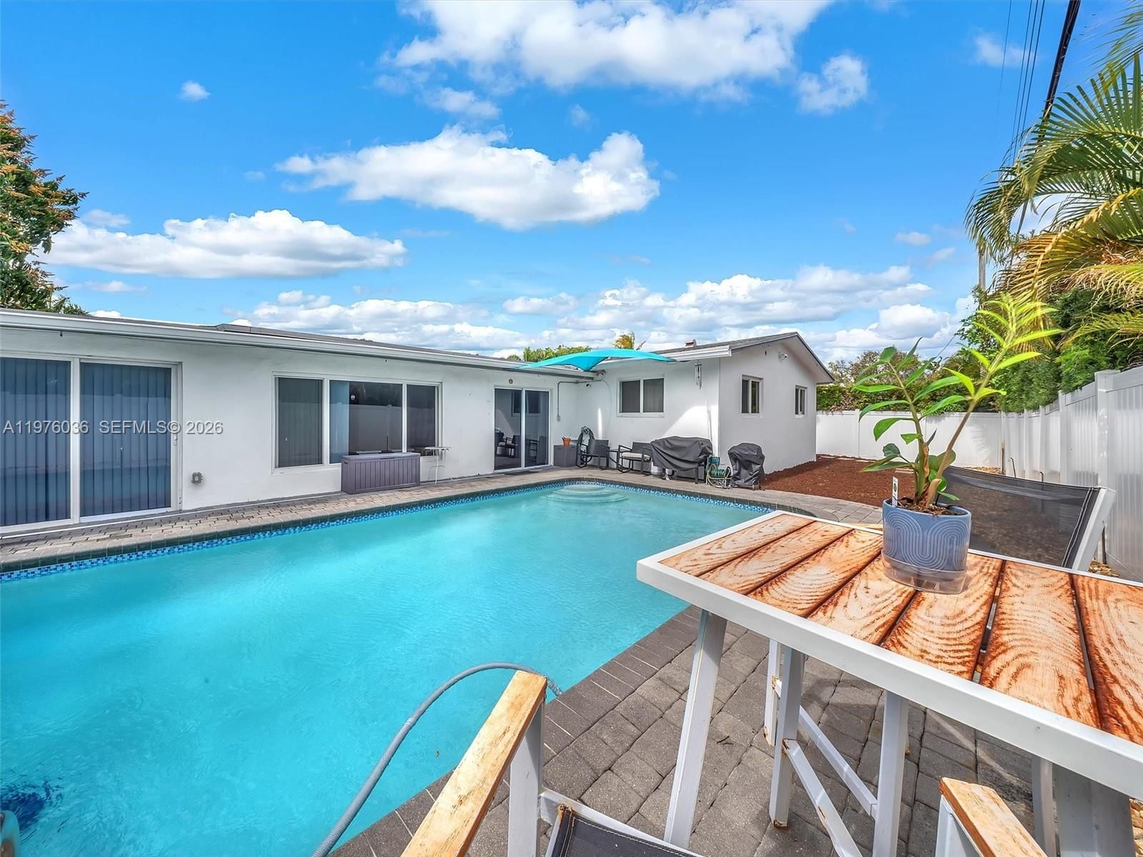 5100 NE 14th Ter - 44