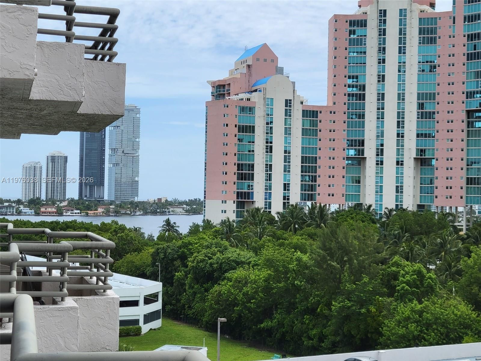 3300 NE 191st St, Unit 814 - 1