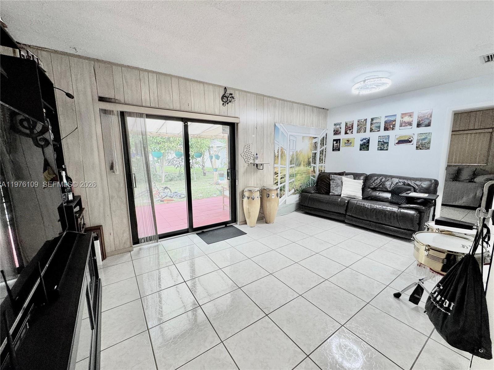 7005 NW 94th Ave - 24