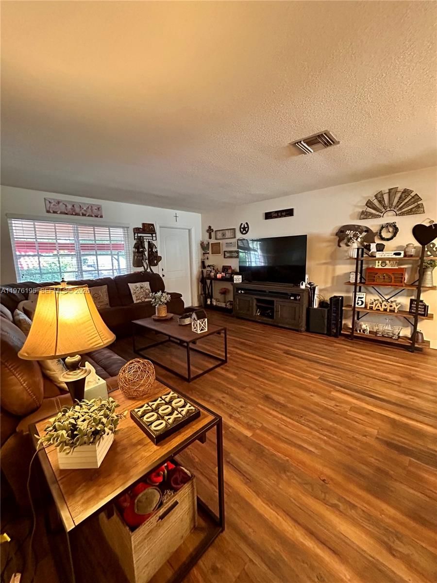 6605 NW 76th St - 10