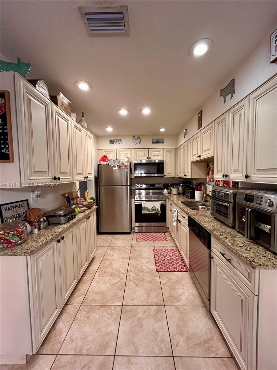 6605 NW 76th St - 12