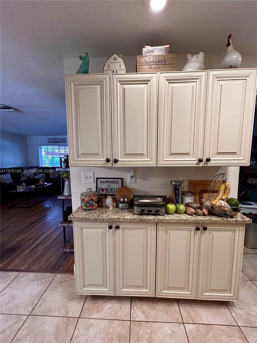 6605 NW 76th St - 14