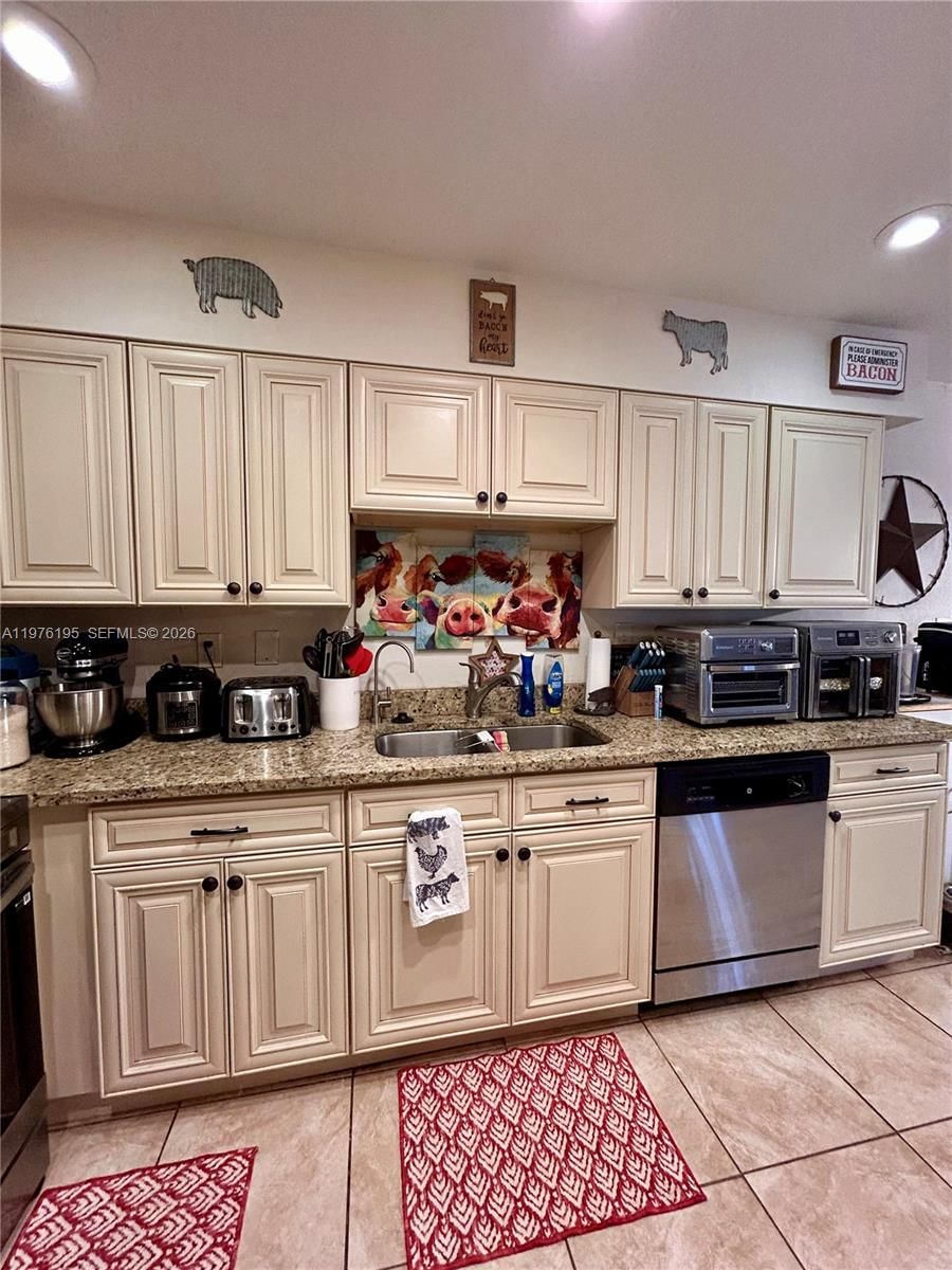 6605 NW 76th St - 16