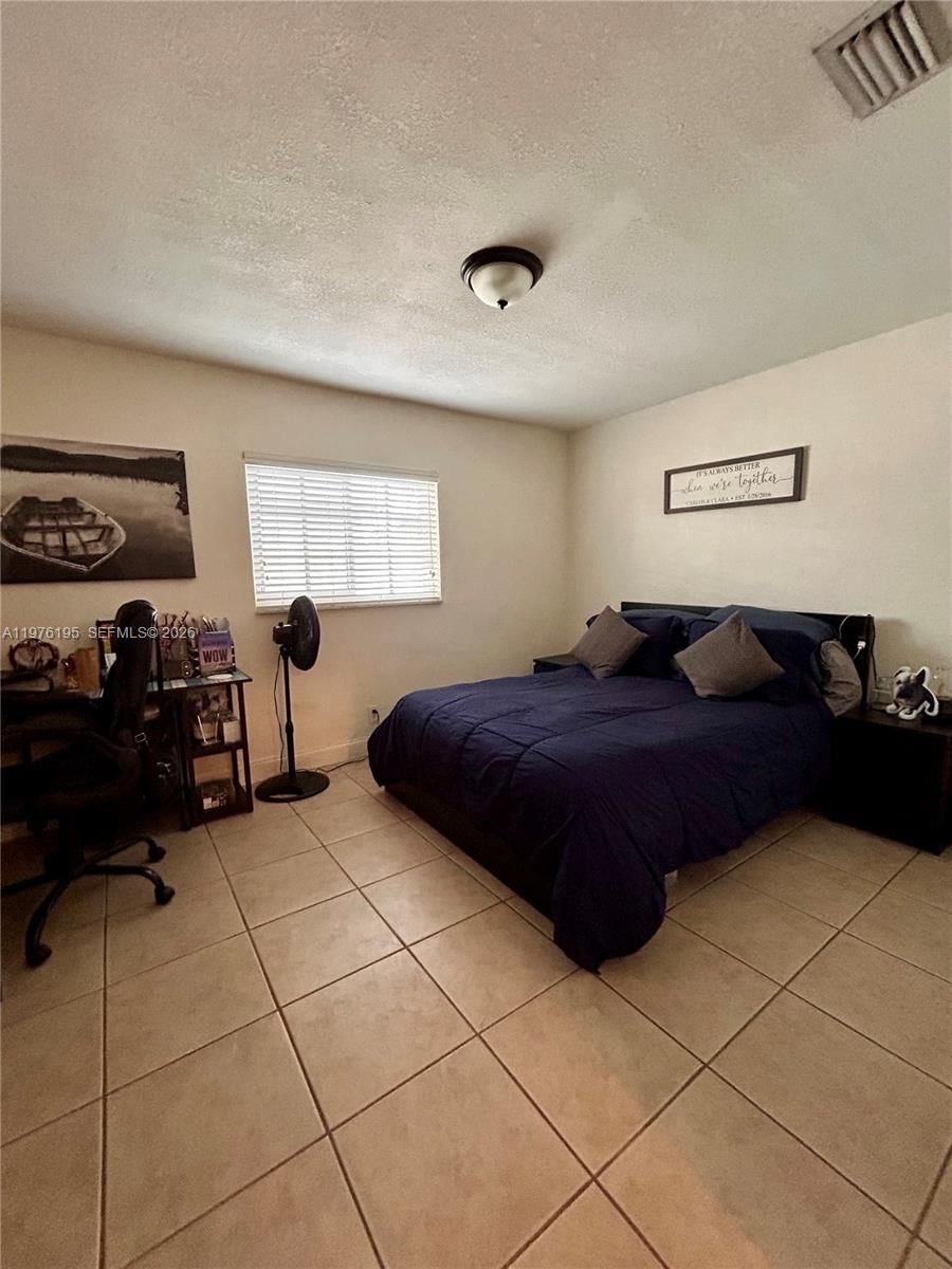 6605 NW 76th St - 34