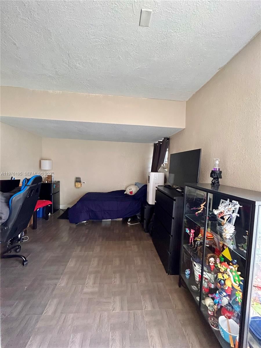 6605 NW 76th St - 40