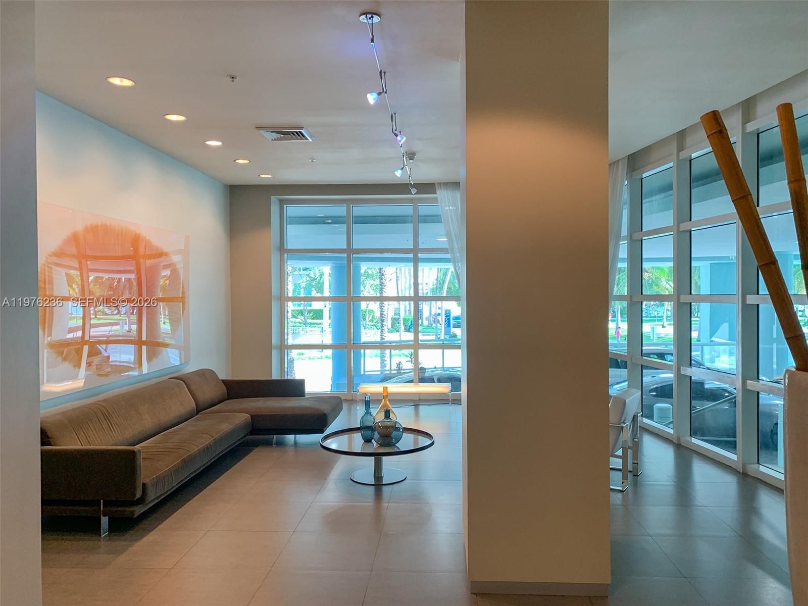 1900 N BAYSHORE DR, Unit 2512 - 35