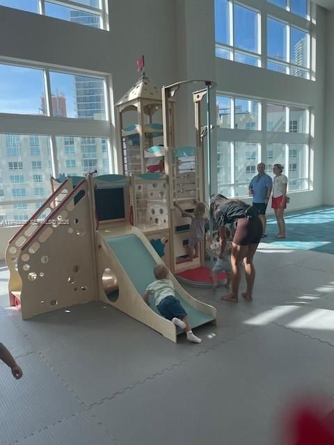 1900 N BAYSHORE DR, Unit 2512 - 38