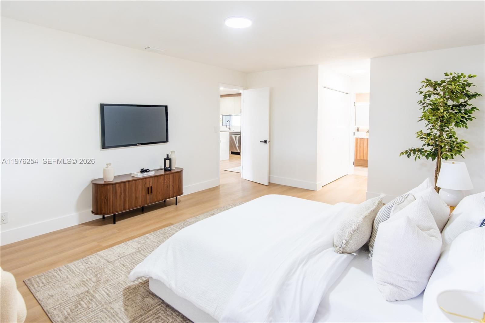 7951 SW 30th St - 33