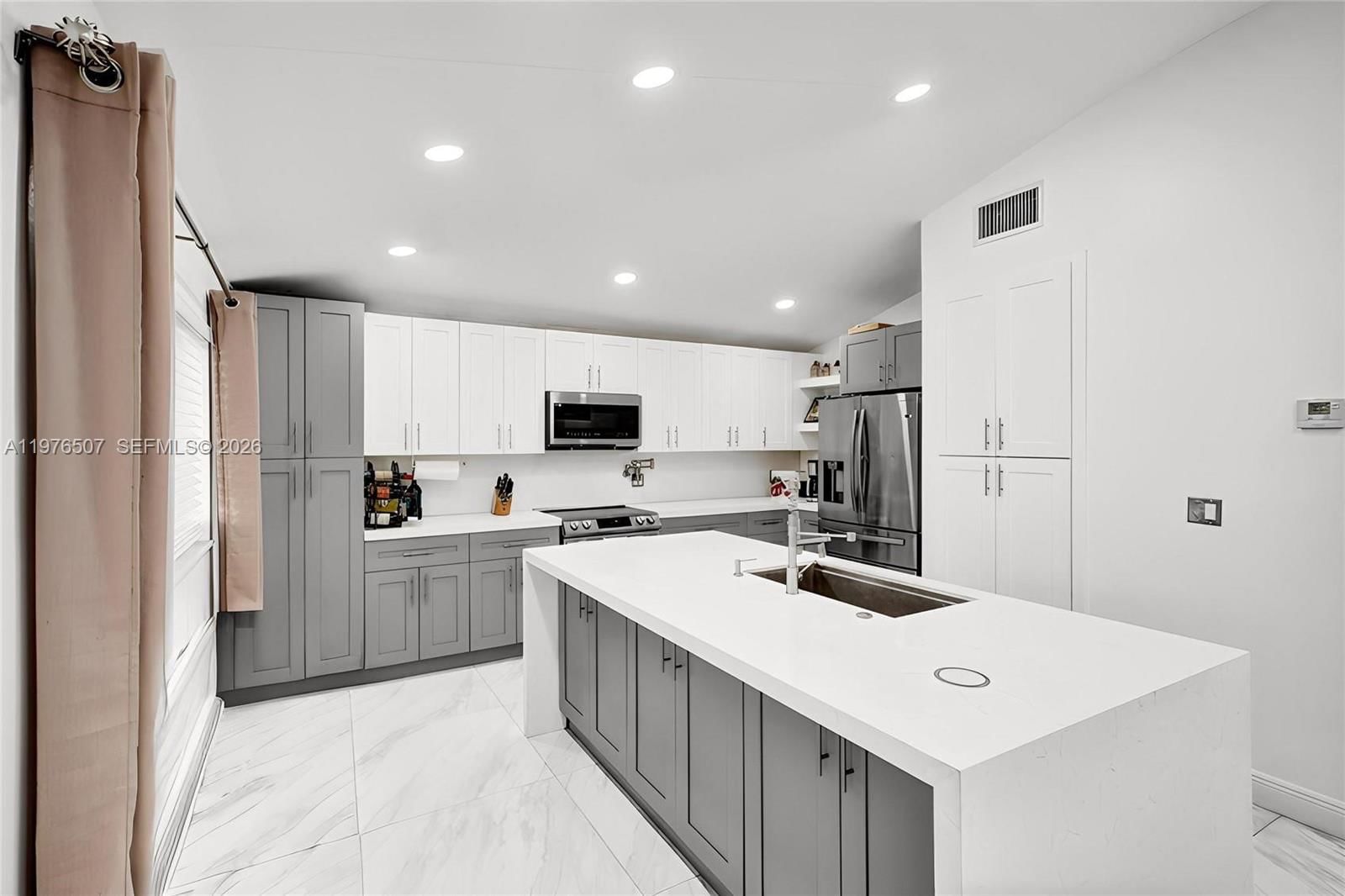 2001 N 22nd Ave - 10