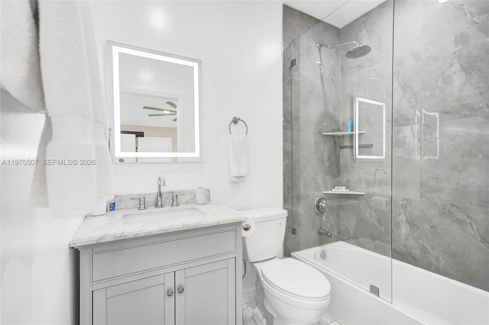 2001 N 22nd Ave - 16