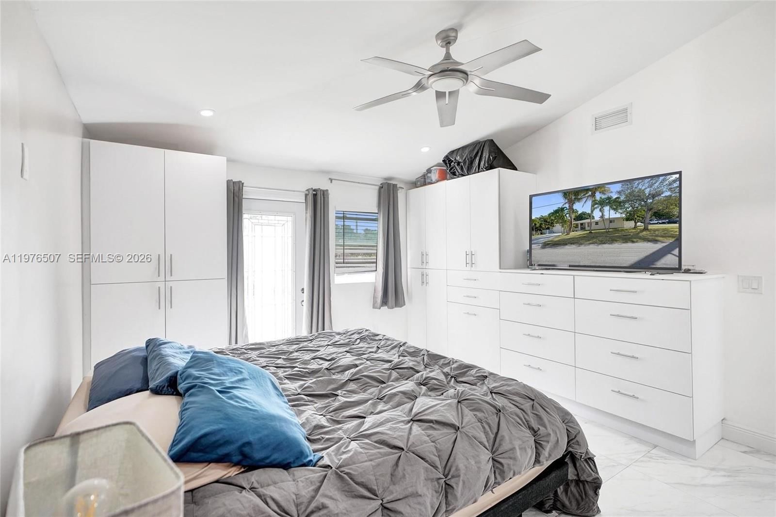 2001 N 22nd Ave - 18