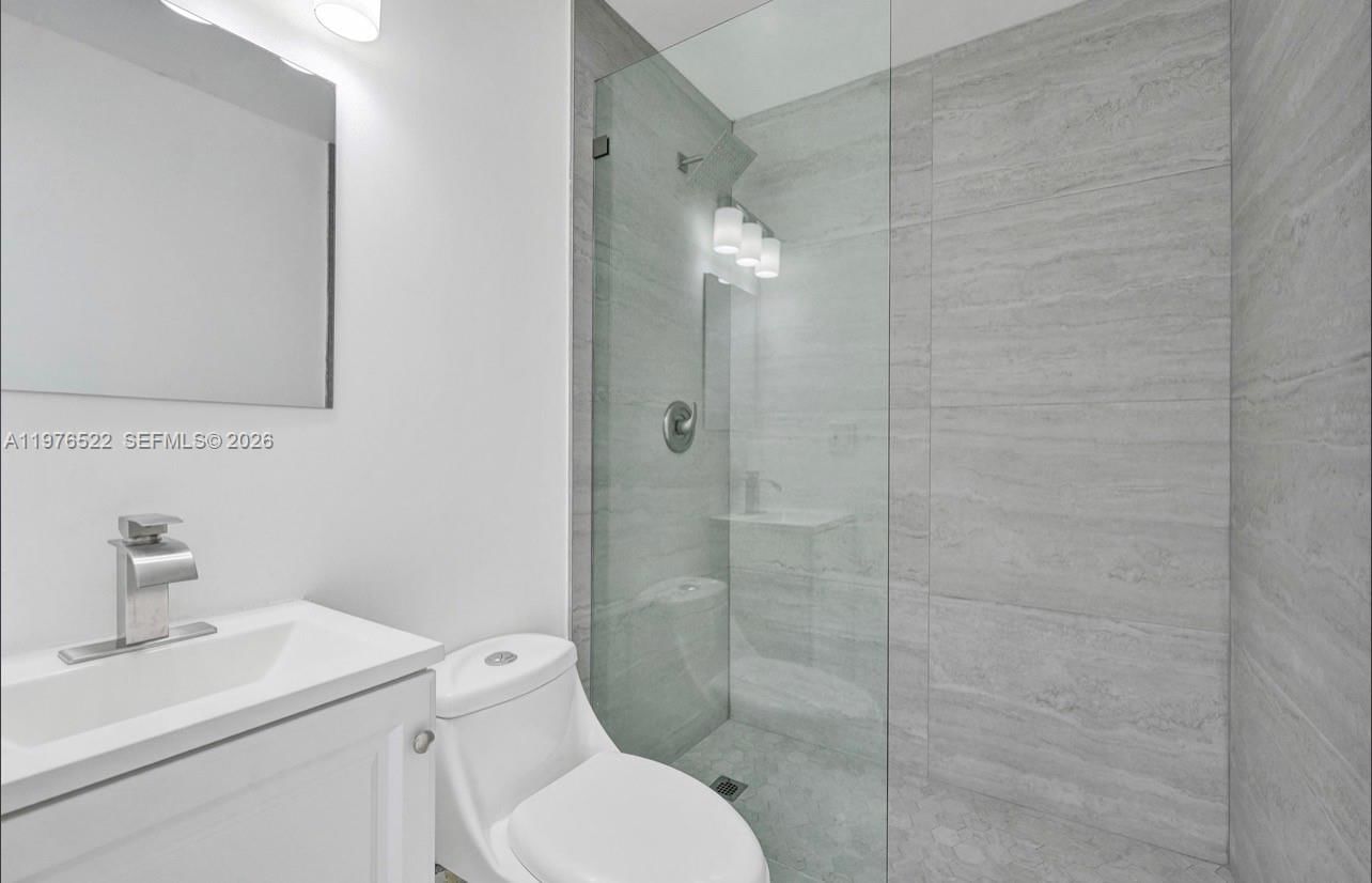 4701 N Andrews Ave - 10